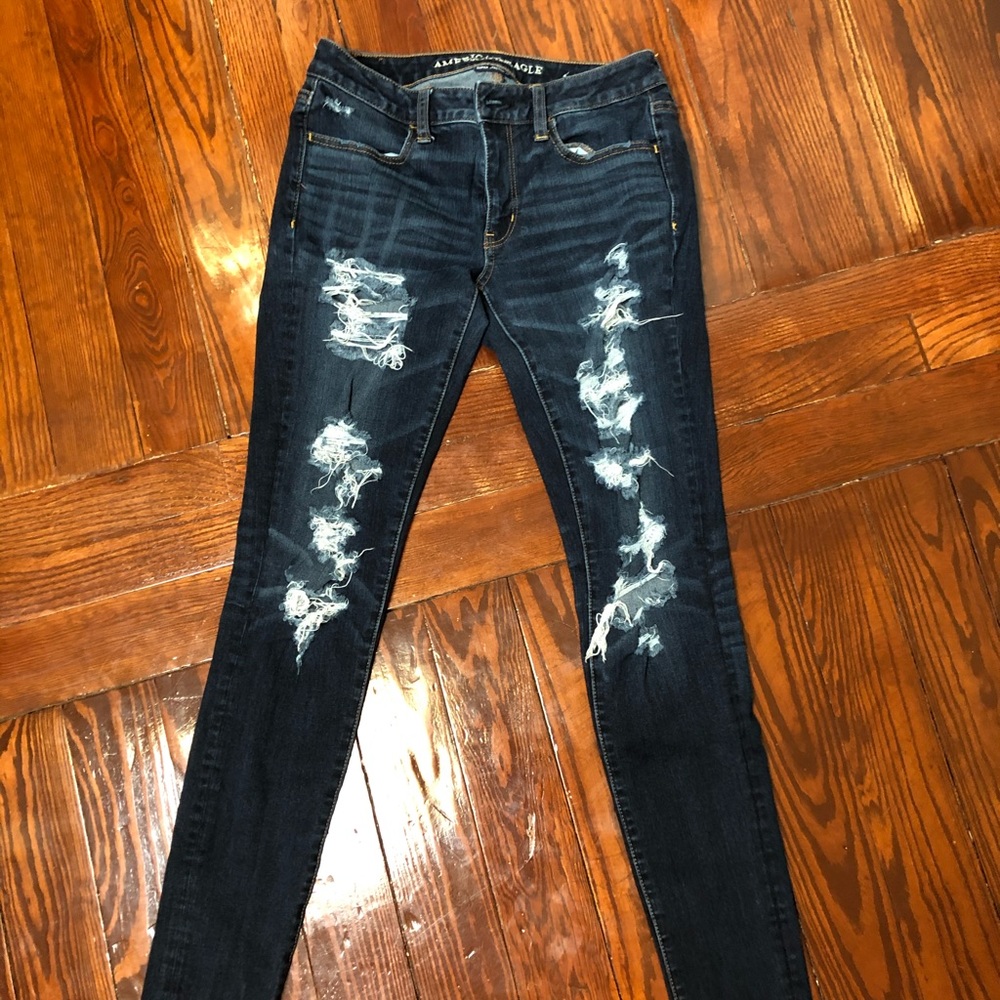 American Eagle dark wash distressed jegging